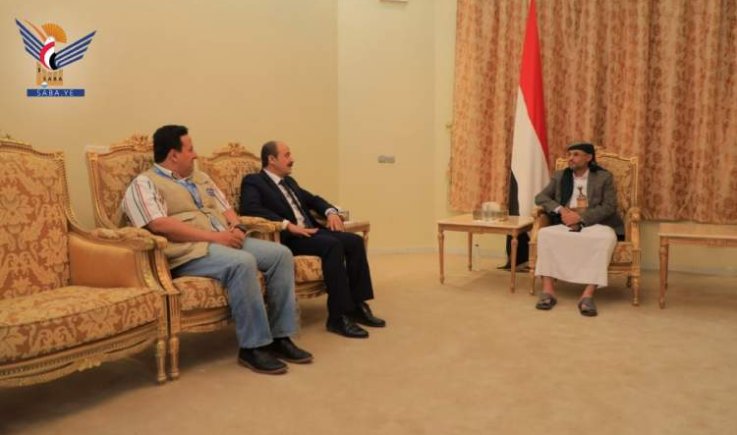 الرئيس المشاط يلتقي وزير الأشغال ومدير برامج مكتب الأمم المتحدة (اليونبس)